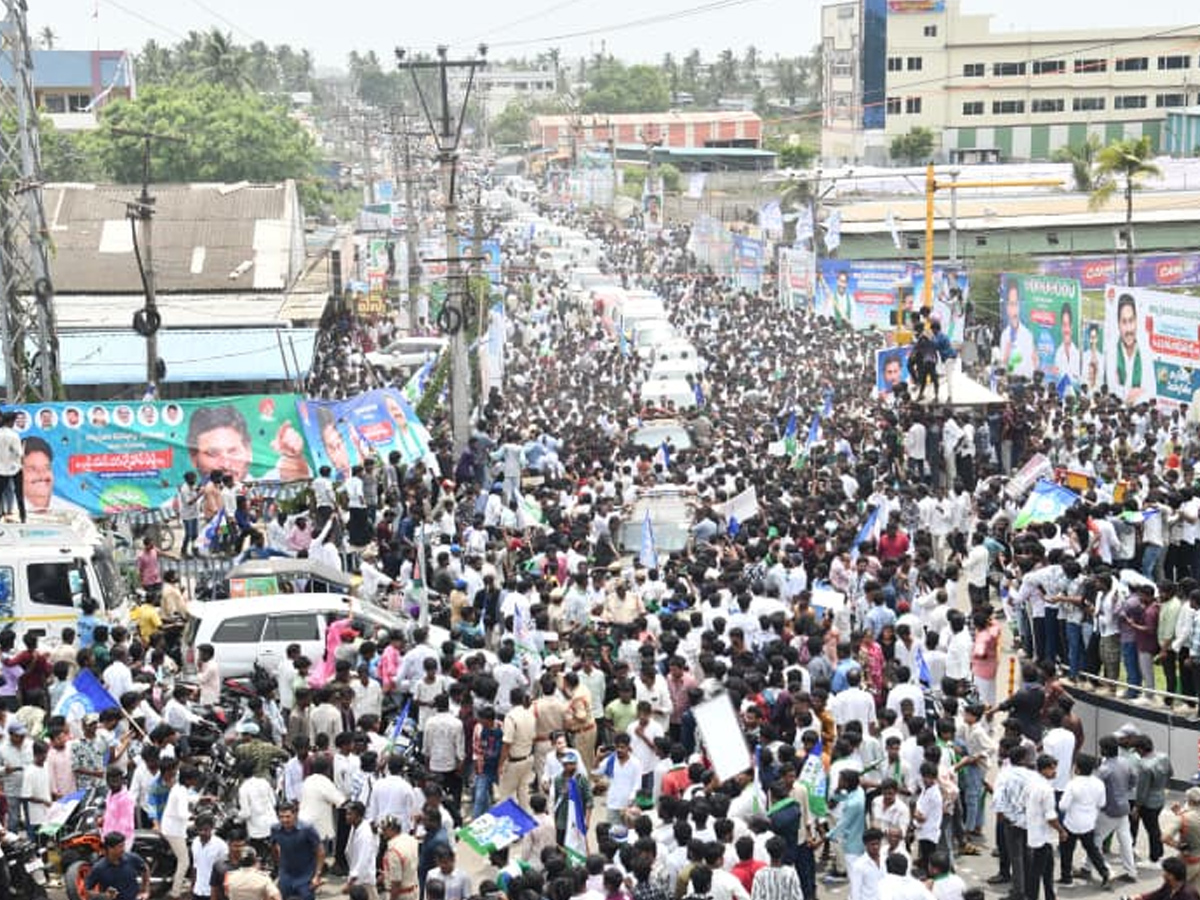 Ys_20Jagan_20Meet_20Aqua_20farmers_20In_20Bhimavaram_20Photos_20_2817_29.jpg 18