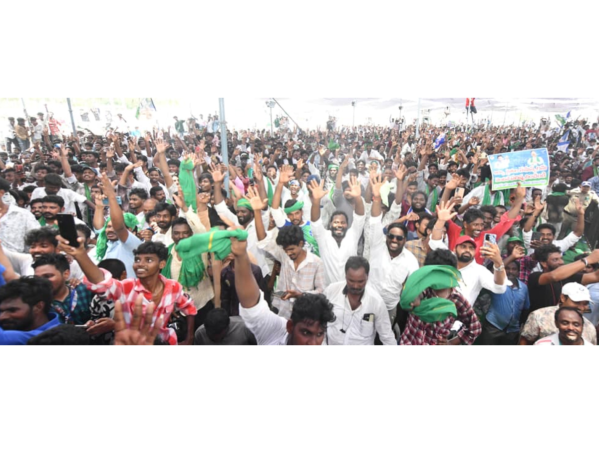 Ys_20Jagan_20Meet_20Aqua_20farmers_20In_20Bhimavaram_20Photos_20_2818_29.jpg 19