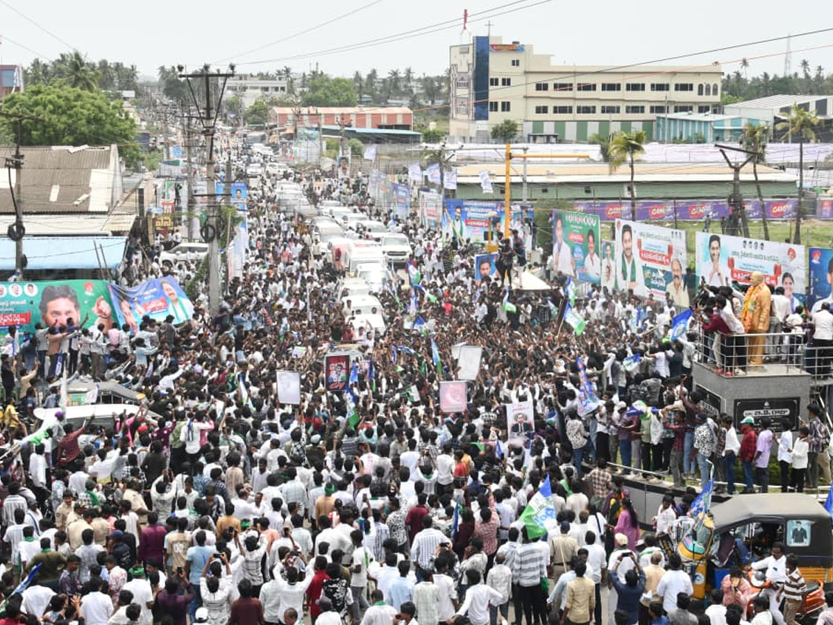 Ys_20Jagan_20Meet_20Aqua_20farmers_20In_20Bhimavaram_20Photos_20_283_29.jpg 4