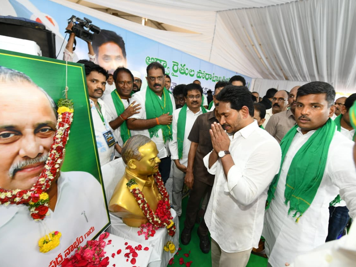 Ys_20Jagan_20Meet_20Aqua_20farmers_20In_20Bhimavaram_20Photos_20_2849_29.jpg 24