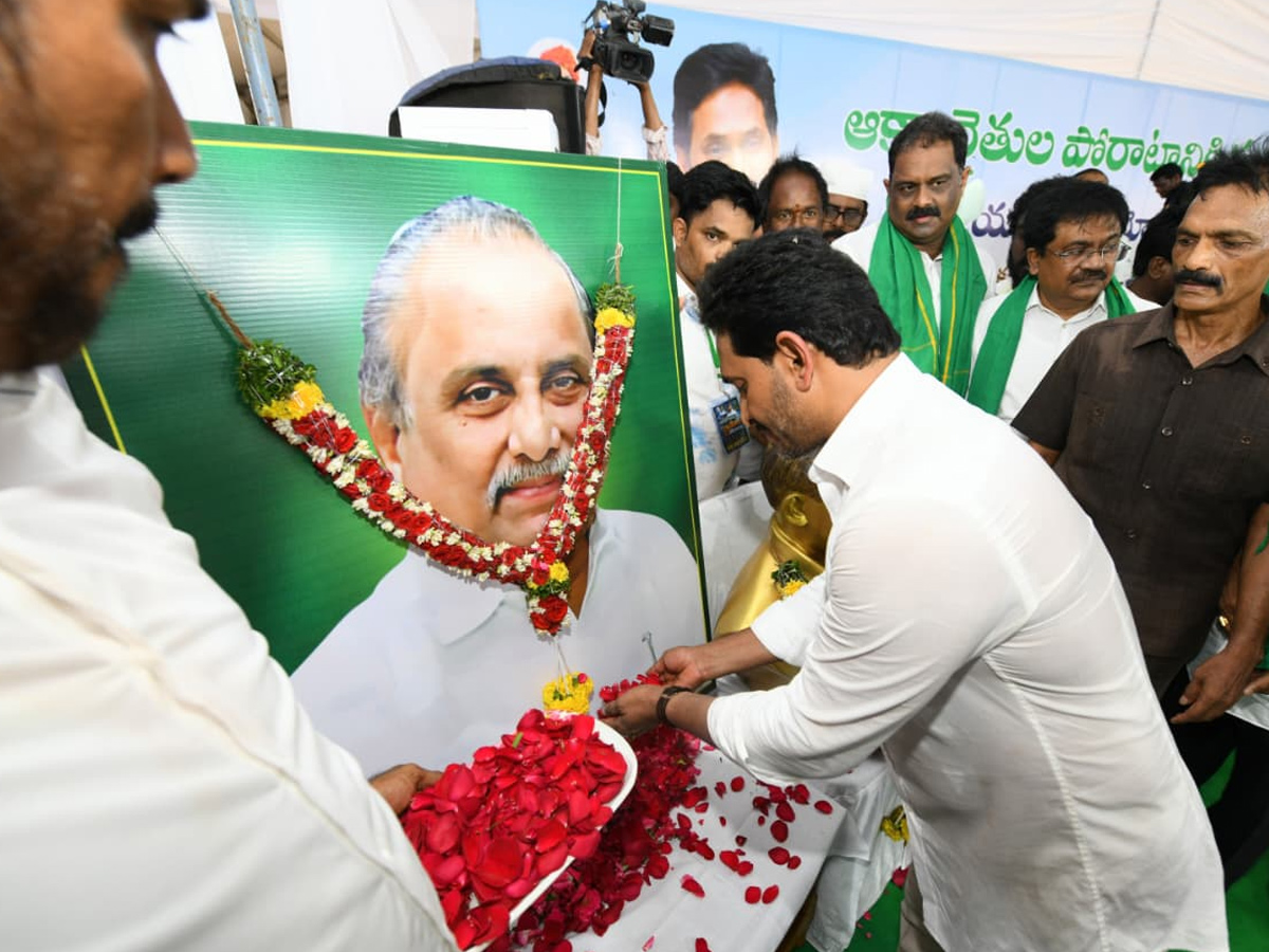 Ys_20Jagan_20Meet_20Aqua_20farmers_20In_20Bhimavaram_20Photos_20_2850_29.jpg 25
