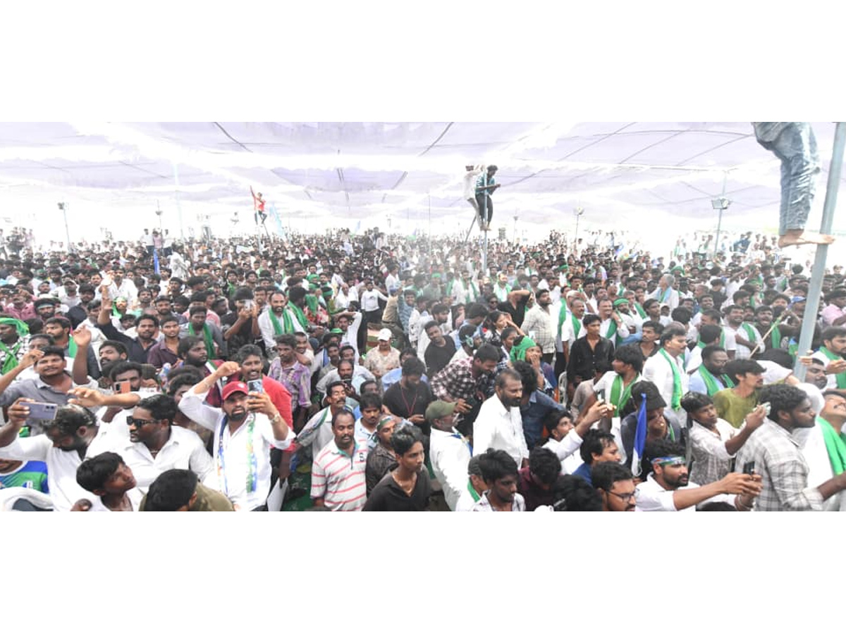 Ys_20Jagan_20Meet_20Aqua_20farmers_20In_20Bhimavaram_20Photos_20_285_29.jpg 6