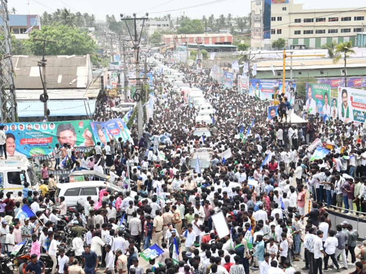Ys_20Jagan_20Meet_20Aqua_20farmers_20In_20Bhimavaram_20Photos_20_286_29.jpg 7