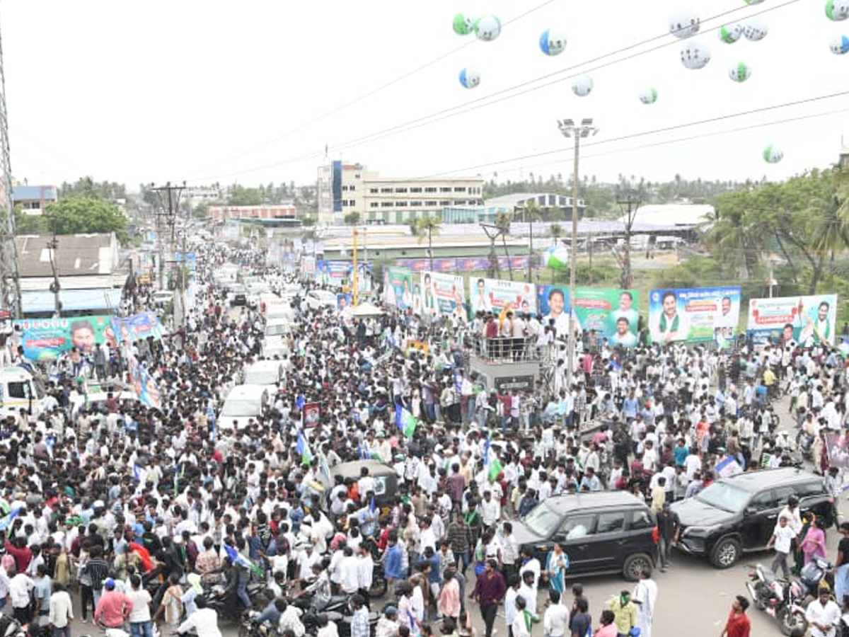 Ys_20Jagan_20Meet_20Aqua_20farmers_20In_20Bhimavaram_20Photos_20_289_29.jpg 10