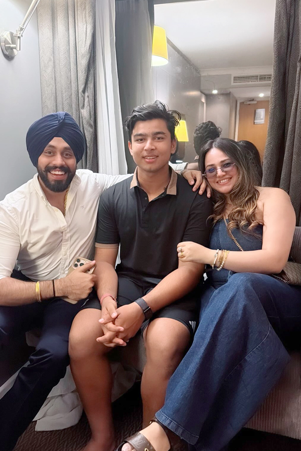 Abhishek_20Sharma_20Sister_20Komal_20Shares_20Photos_20_283_29.jpg 4