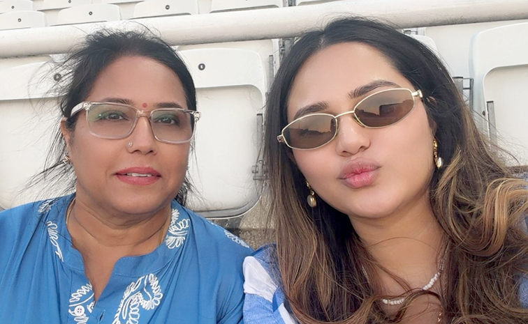 Abhishek_20Sharma_20Sister_20Komal_20Shares_20Photos_20_287_29.jpg 8