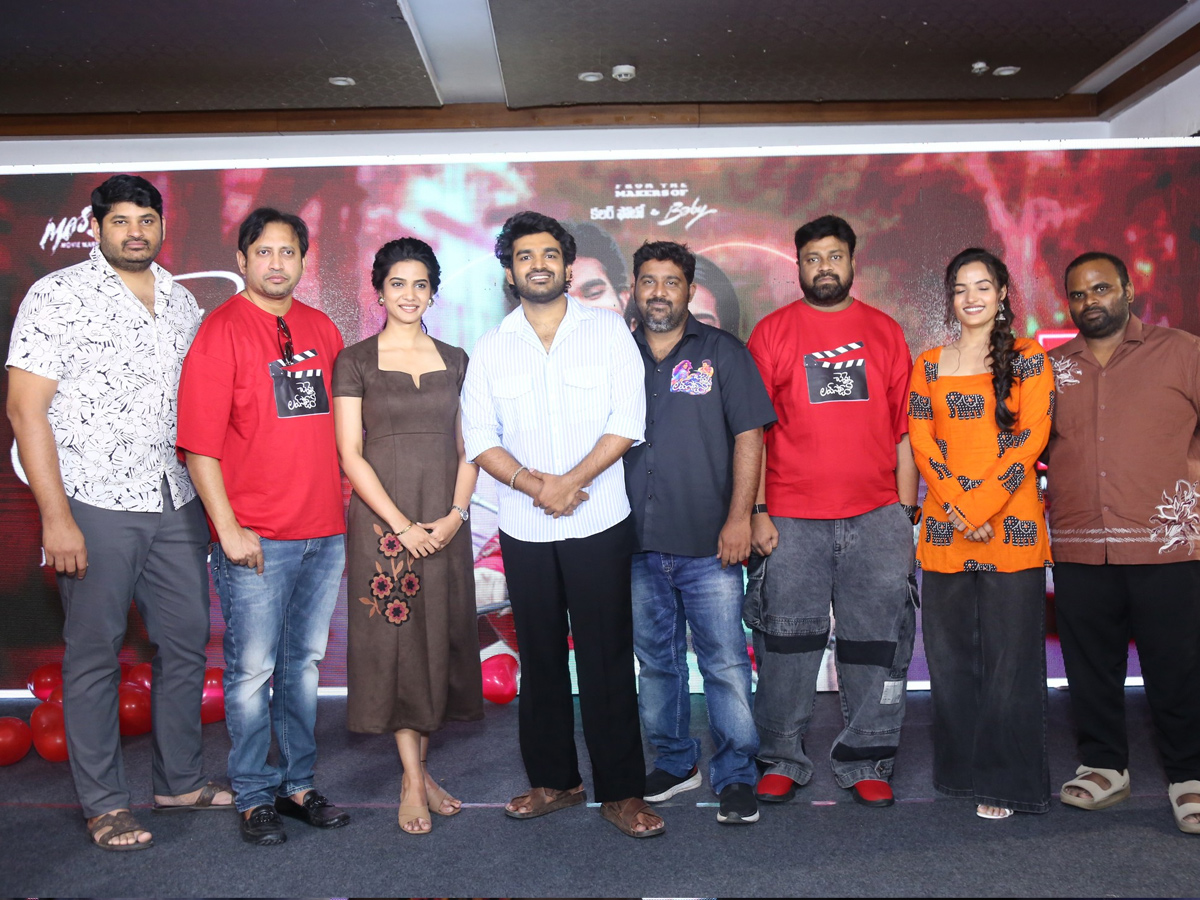 Chennai_20Love_20Story_20Pressmeet_20And_20Kiran_20Abbavaram_20Birthday_20Celebrations_20_2811_29.jpg 11