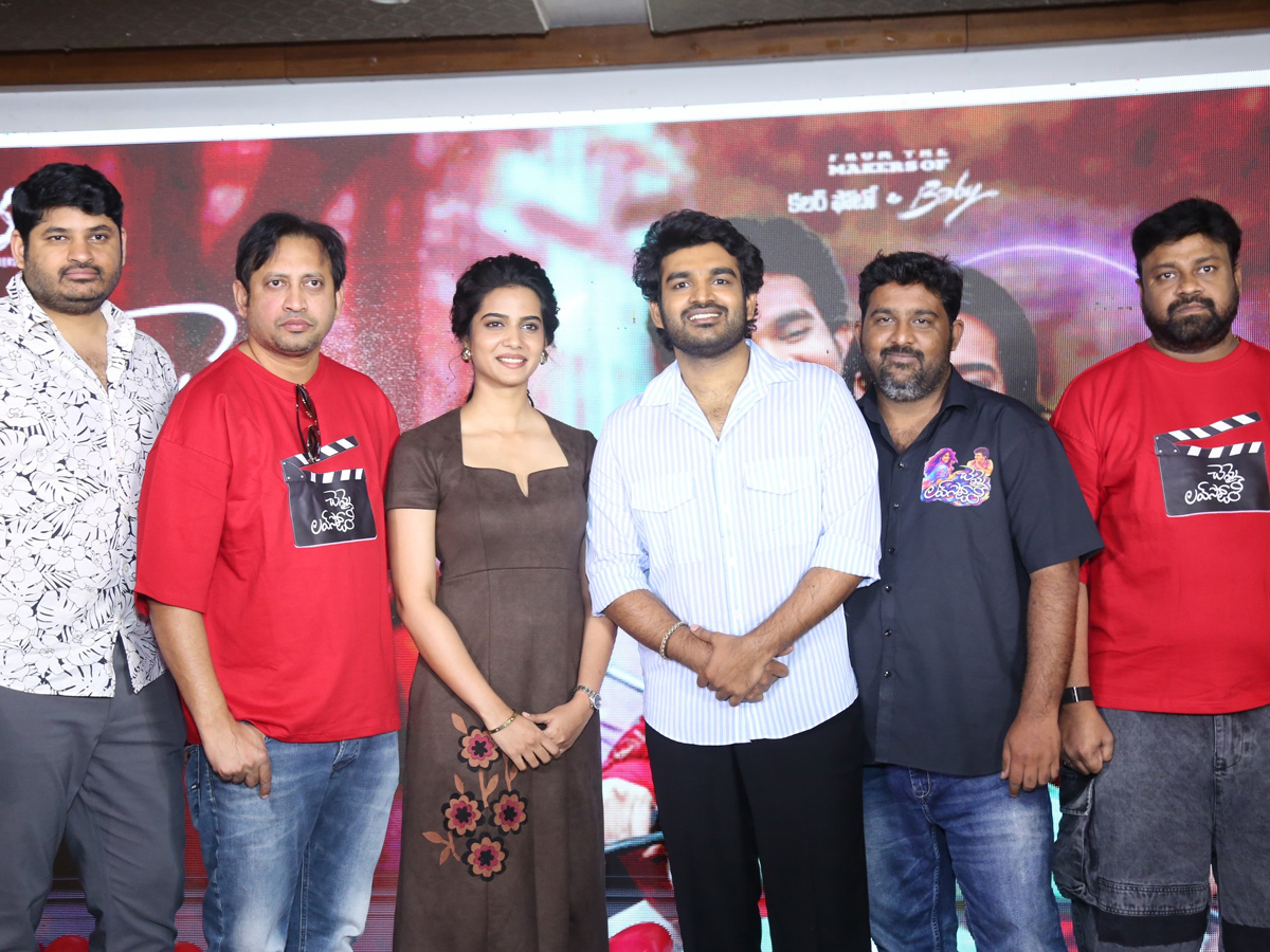 Chennai_20Love_20Story_20Pressmeet_20And_20Kiran_20Abbavaram_20Birthday_20Celebrations_20_2813_29.jpg 13