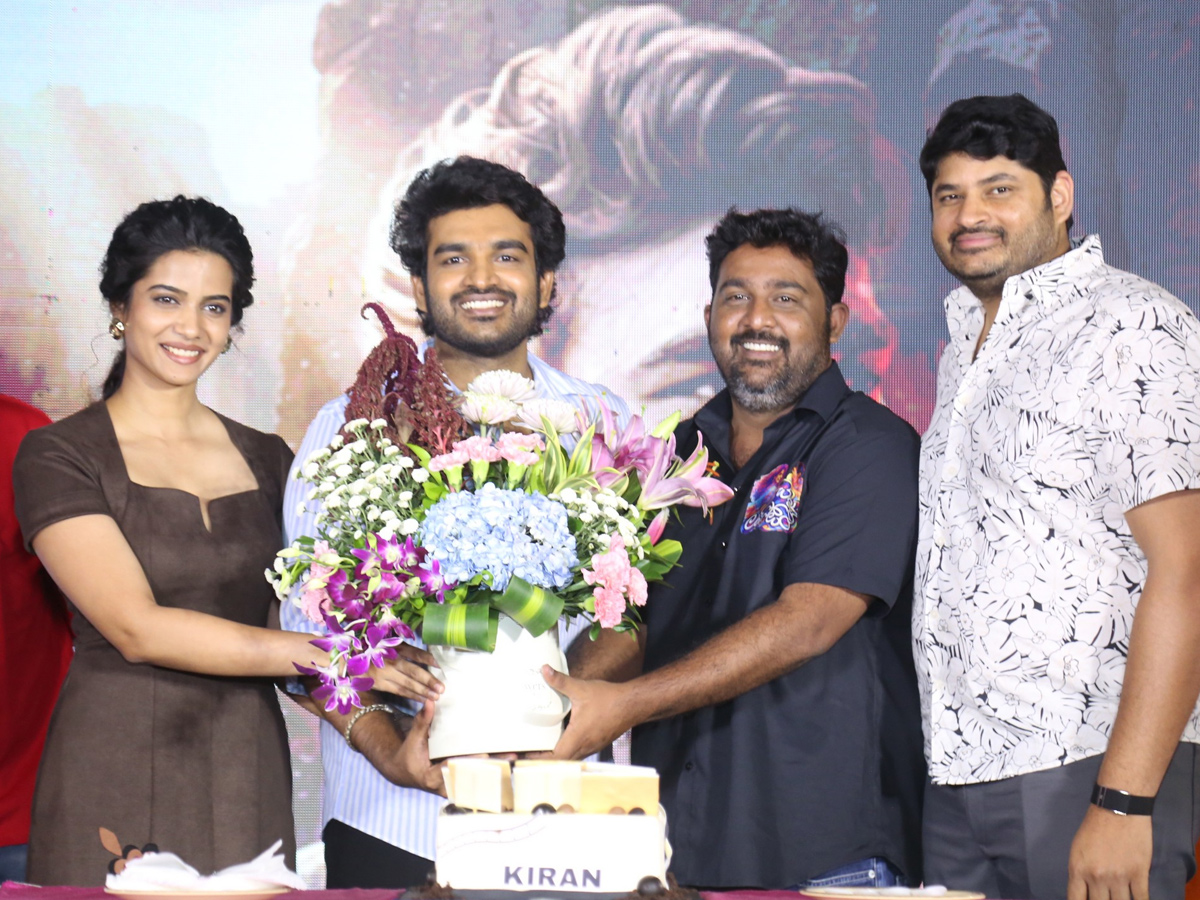 Chennai_20Love_20Story_20Pressmeet_20And_20Kiran_20Abbavaram_20Birthday_20Celebrations_20_282_29.jpg 2