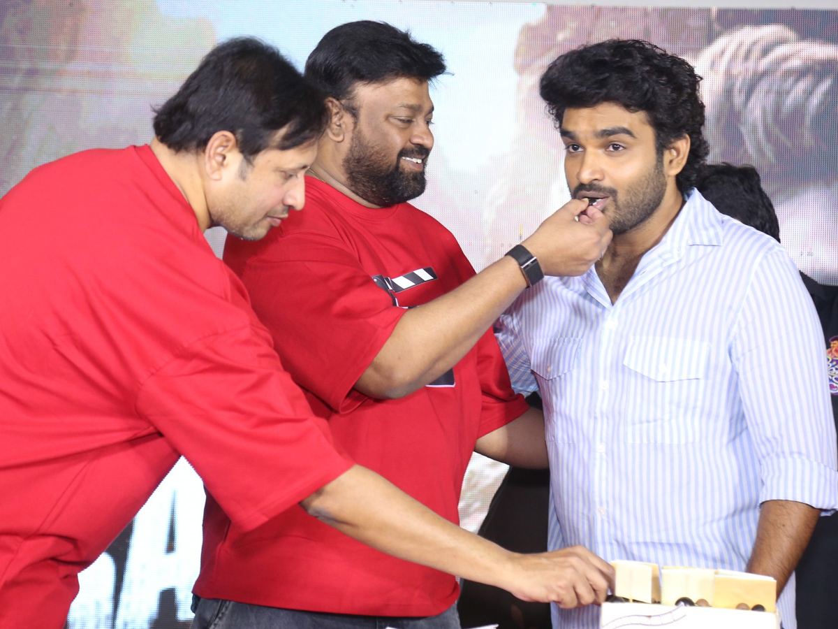 Chennai_20Love_20Story_20Pressmeet_20And_20Kiran_20Abbavaram_20Birthday_20Celebrations_20_284_29.jpg 4