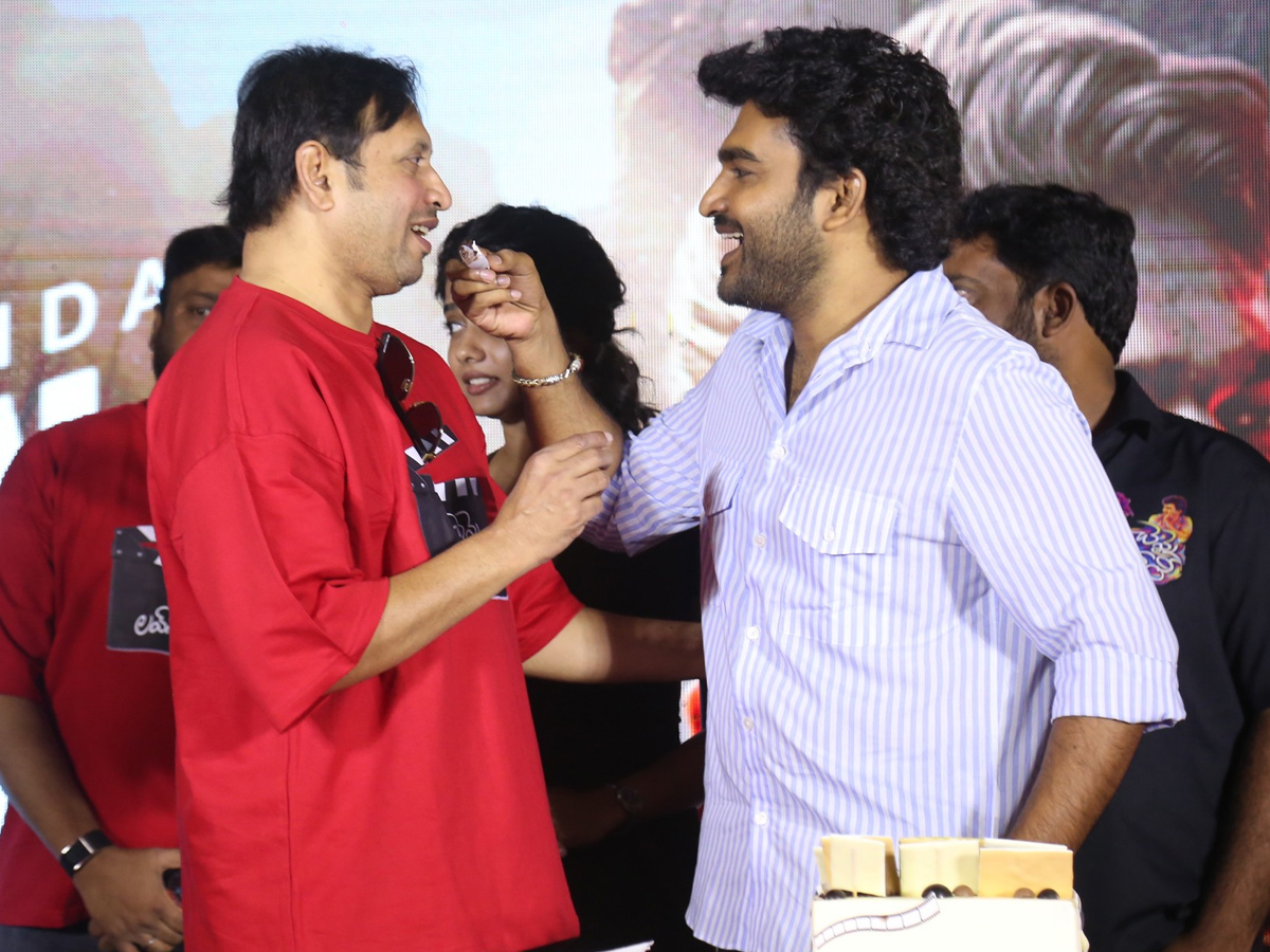 Chennai_20Love_20Story_20Pressmeet_20And_20Kiran_20Abbavaram_20Birthday_20Celebrations_20_285_29.jpg 5