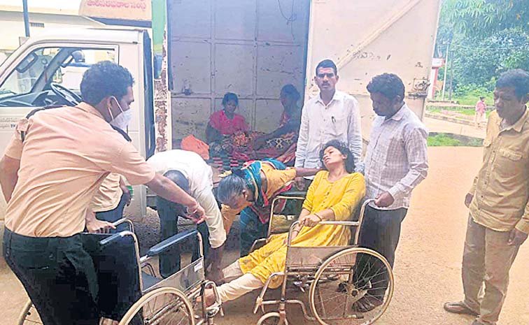 Injured_20Yong_20Women.jpg