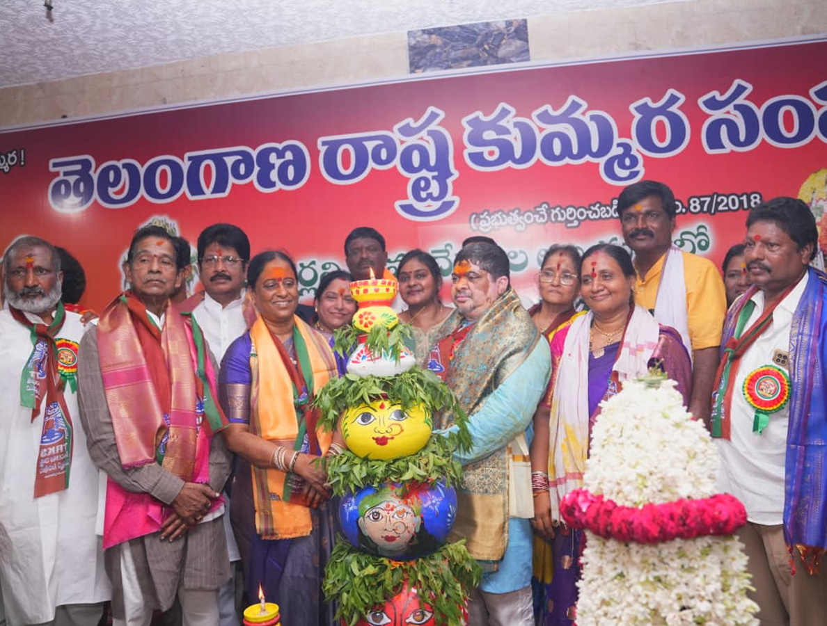 Bonalu_20Celebrations_20Begin_20At_20Golconda_20Fort_20Photos_20_2810_29.jpg 2