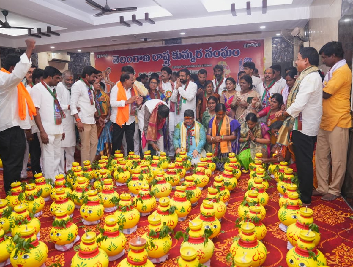 Bonalu_20Celebrations_20Begin_20At_20Golconda_20Fort_20Photos_20_2811_29.jpg 12