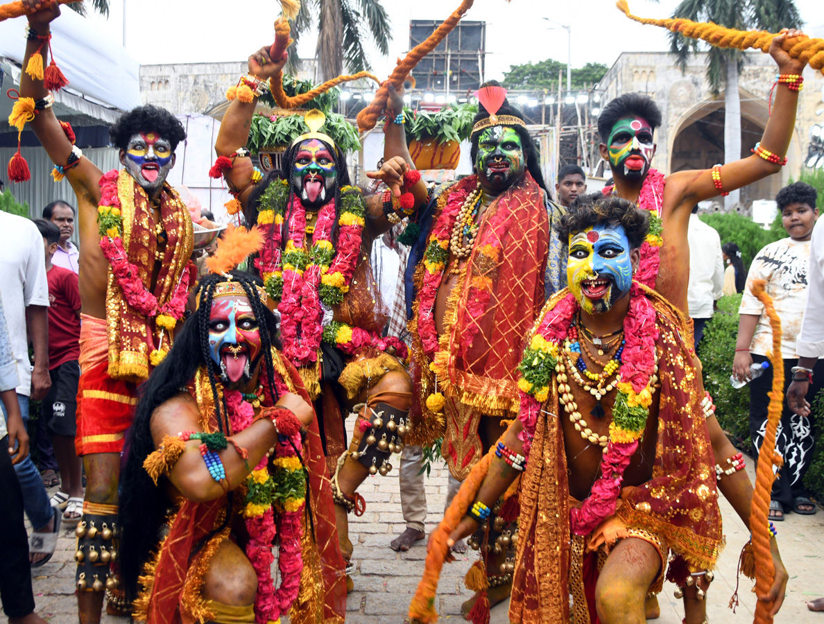 Bonalu_20Celebrations_20Begin_20At_20Golconda_20Fort_20Photos_20_2818_29.jpg 19