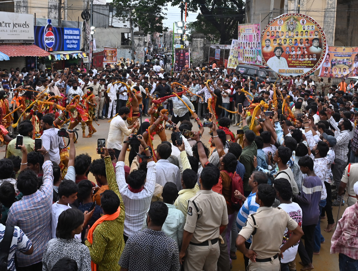 Bonalu_20Celebrations_20Begin_20At_20Golconda_20Fort_20Photos_20_2821_29.jpg 22