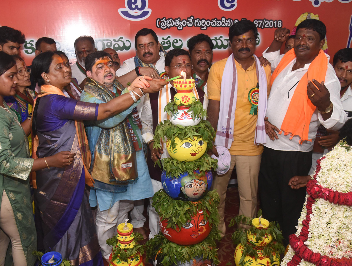 Bonalu_20Celebrations_20Begin_20At_20Golconda_20Fort_20Photos_20_2824_29.jpg 24