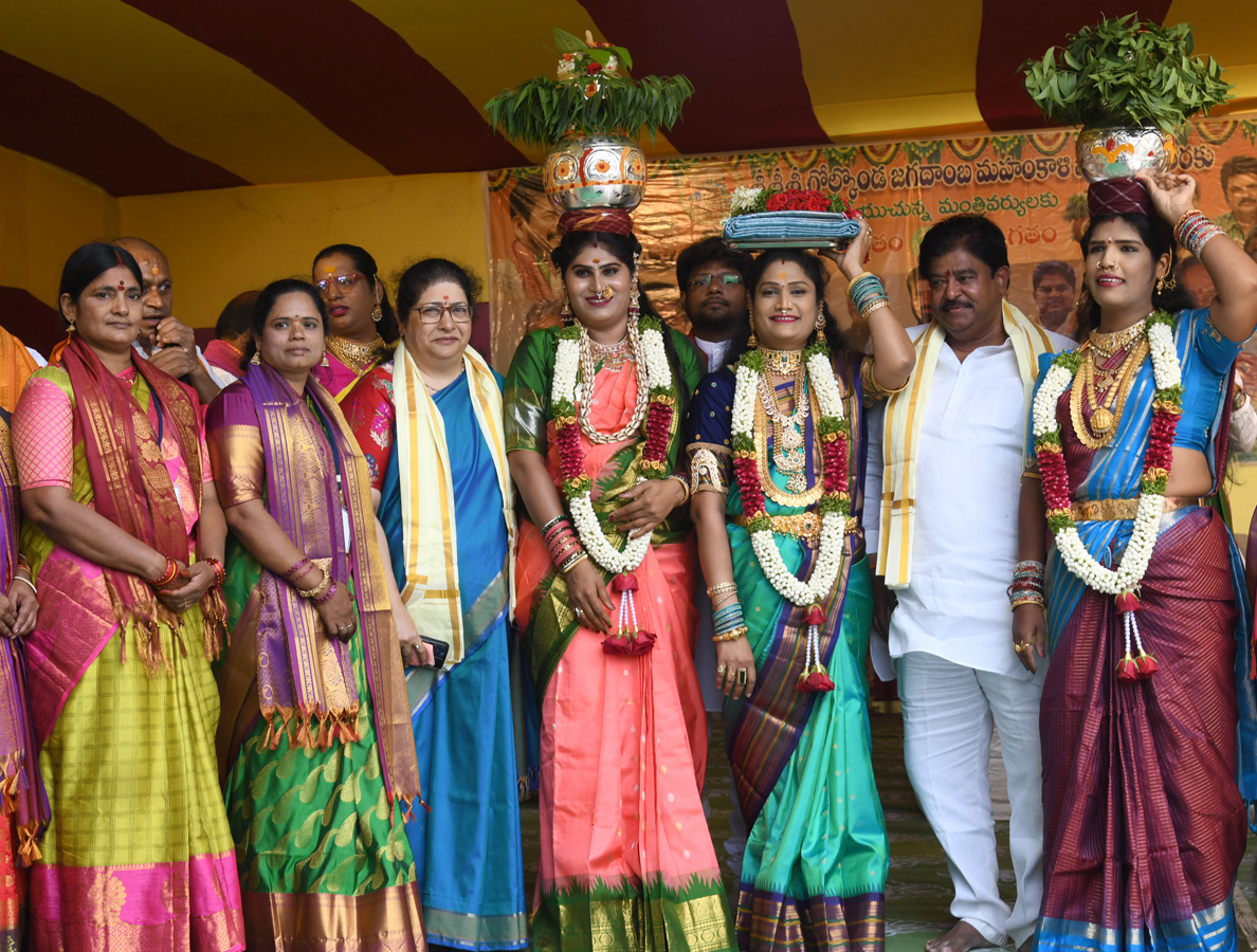 Bonalu_20Celebrations_20Begin_20At_20Golconda_20Fort_20Photos_20_2827_29.jpg 27