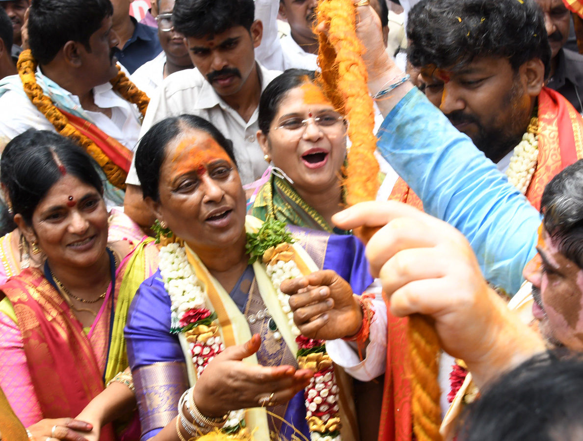 Bonalu_20Celebrations_20Begin_20At_20Golconda_20Fort_20Photos_20_2828_29.jpg 28