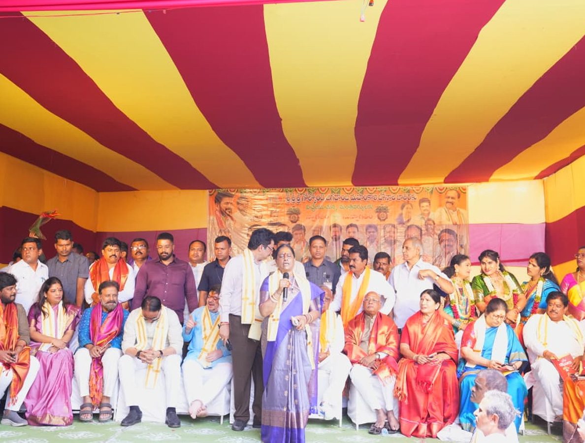 Bonalu_20Celebrations_20Begin_20At_20Golconda_20Fort_20Photos_20_283_29.jpg 5