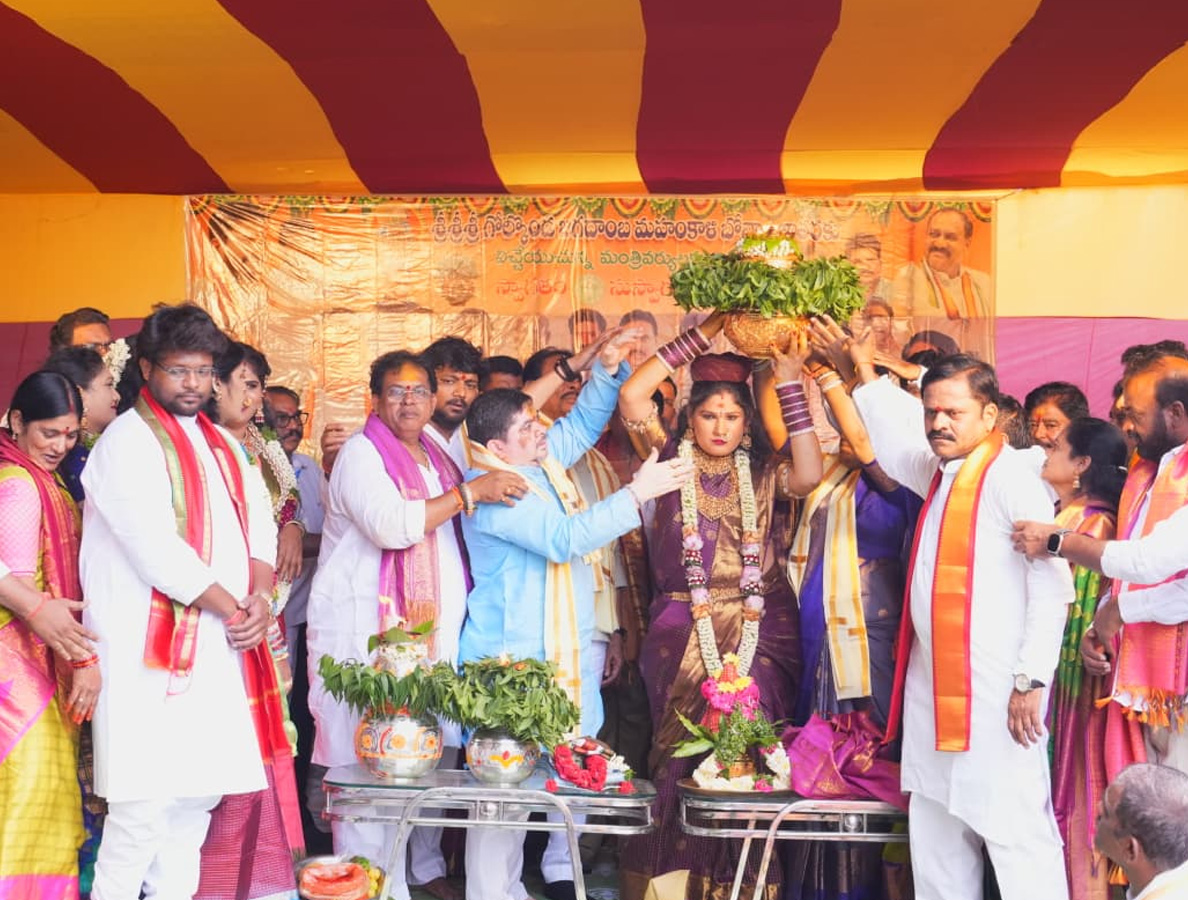 Bonalu_20Celebrations_20Begin_20At_20Golconda_20Fort_20Photos_20_285_29.jpg 7