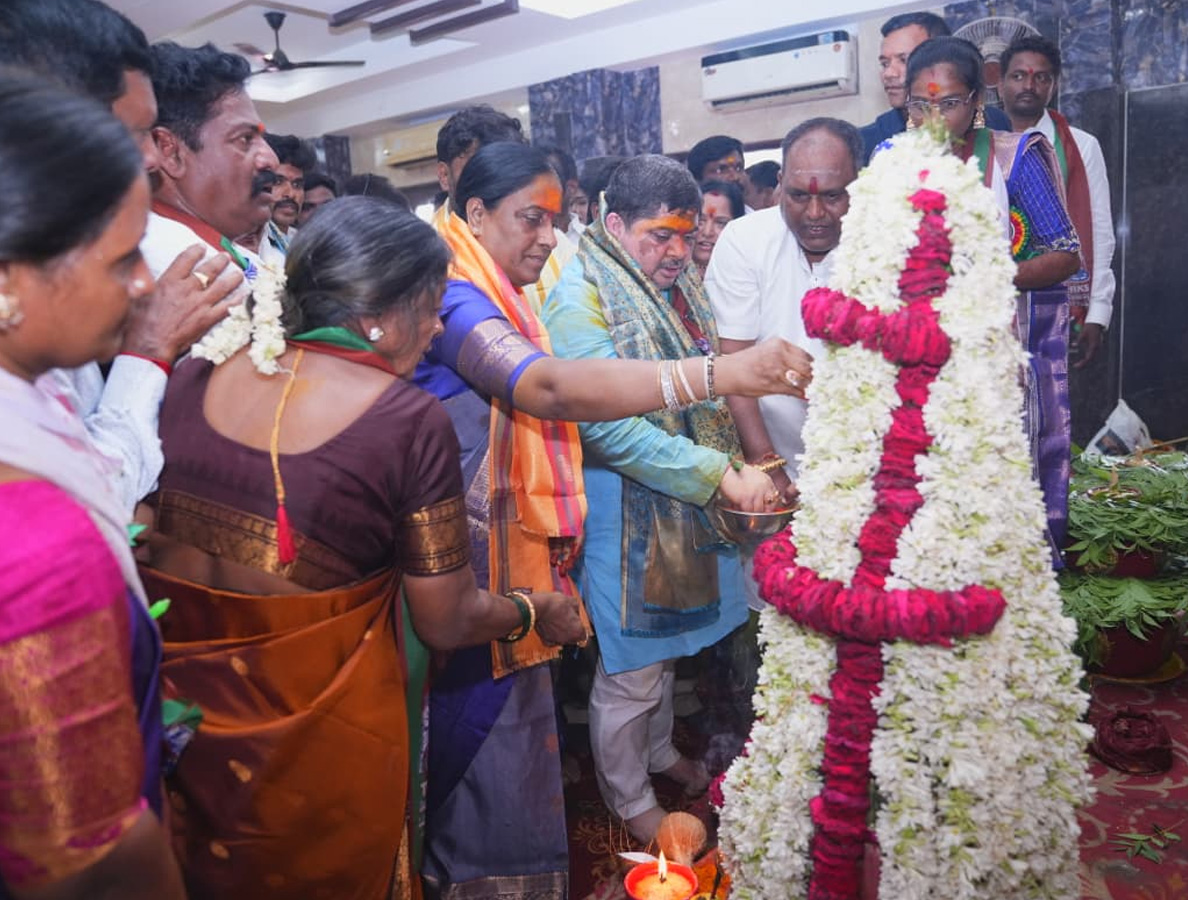 Bonalu_20Celebrations_20Begin_20At_20Golconda_20Fort_20Photos_20_286_29.jpg 8
