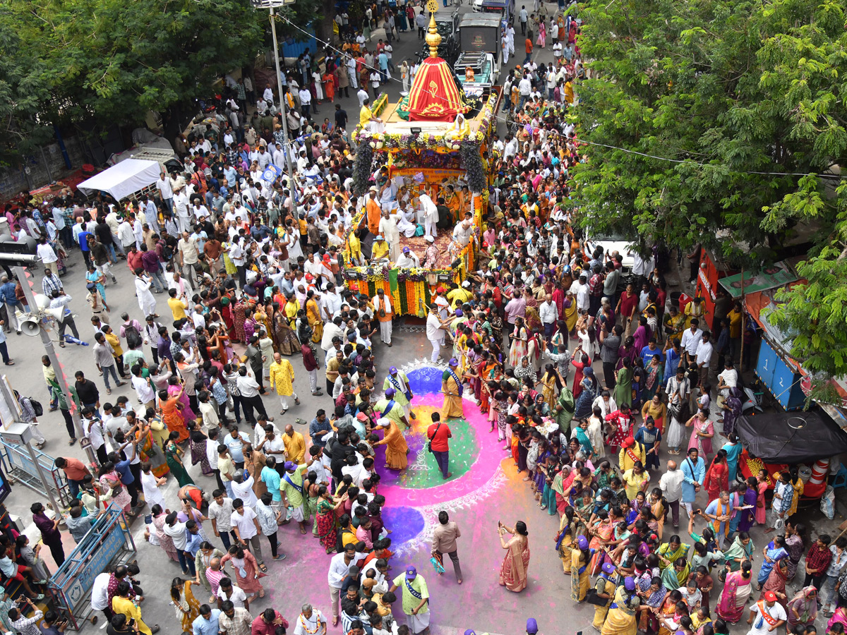 Thousands_20participate_20In_20Jagannath_20Rath_20Yatra_20In_20Hyderabad_20_2819_29.jpg 20