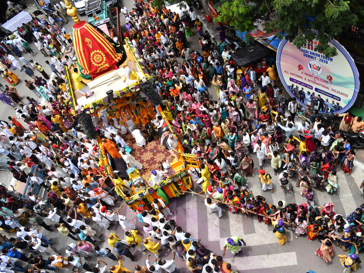 Thousands_20participate_20In_20Jagannath_20Rath_20Yatra_20In_20Hyderabad_20_2820_29.jpg 21