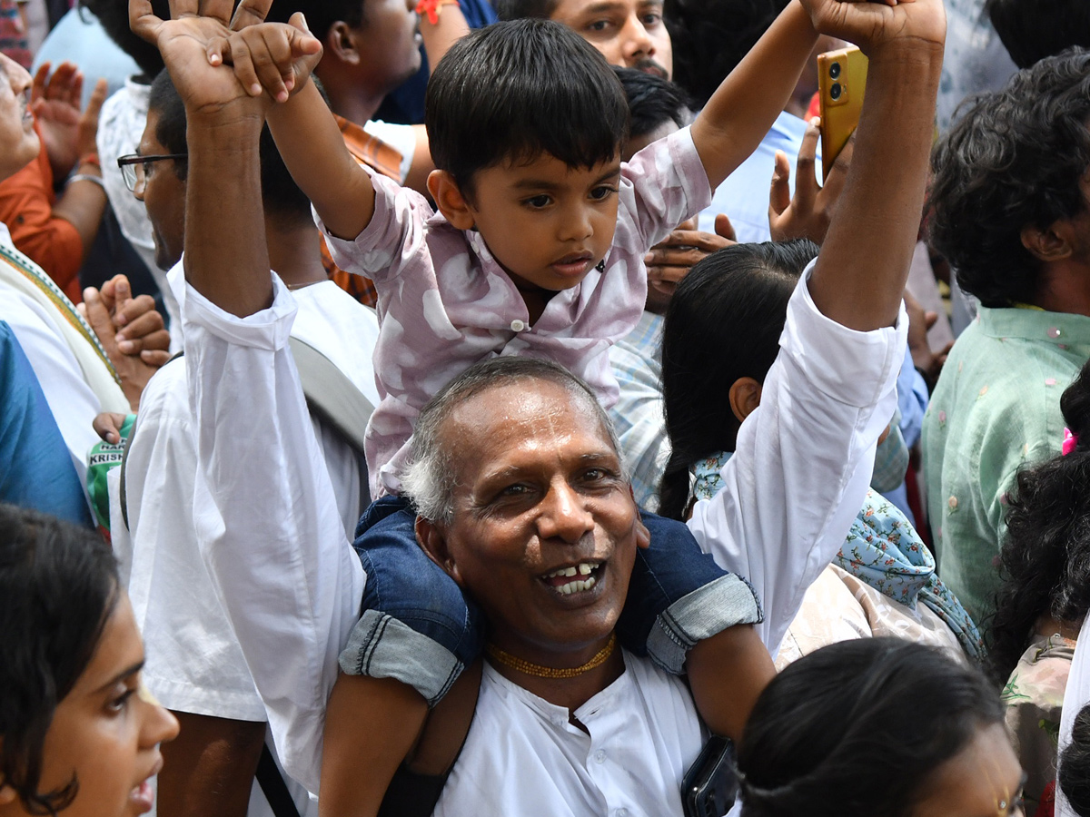 Thousands_20participate_20In_20Jagannath_20Rath_20Yatra_20In_20Hyderabad_20_285_29.jpg 6