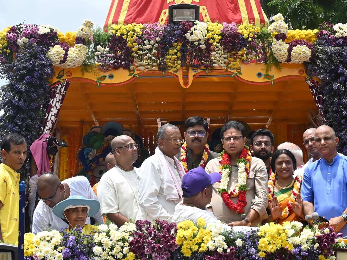 Thousands_20participate_20In_20Jagannath_20Rath_20Yatra_20In_20Hyderabad_20_289_29.jpg 10