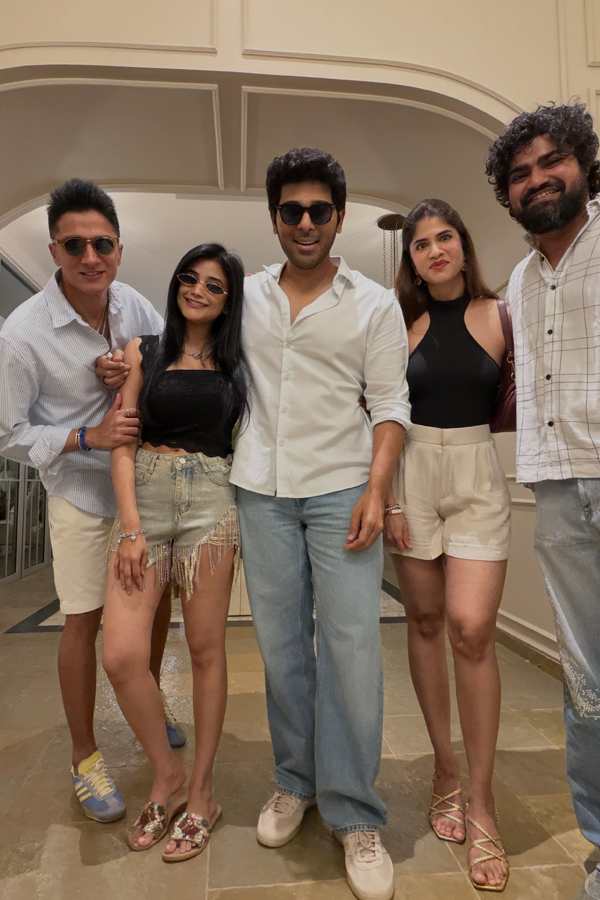 Allu_20Family_20Vacation_20Photos_20Go_20Viral_20as_20Nayanika_20Reddy_20and_20Sneha_20Reddy_20Enjoy_20Goa_20Trip_20photos_20_2810_29.jpg 3
