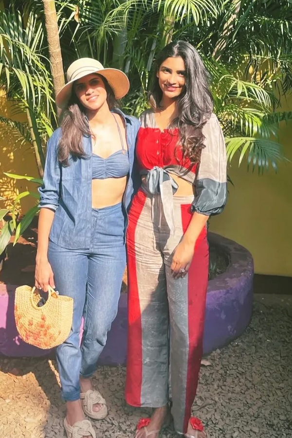 Allu_20Family_20Vacation_20Photos_20Go_20Viral_20as_20Nayanika_20Reddy_20and_20Sneha_20Reddy_20Enjoy_20Goa_20Trip_20photos_20_287_29.jpg 10