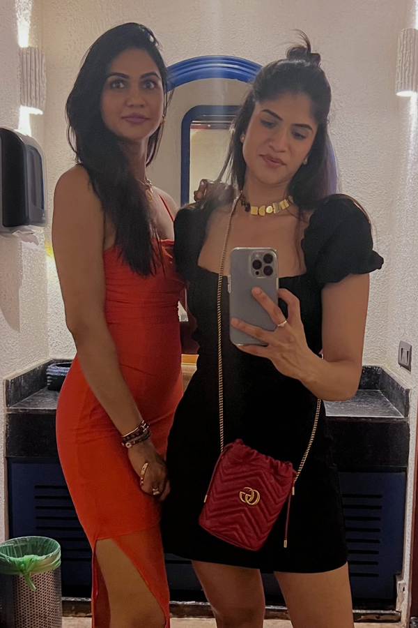 Allu_20Family_20Vacation_20Photos_20Go_20Viral_20as_20Nayanika_20Reddy_20and_20Sneha_20Reddy_20Enjoy_20Goa_20Trip_20photos_20_289_29.jpg 2
