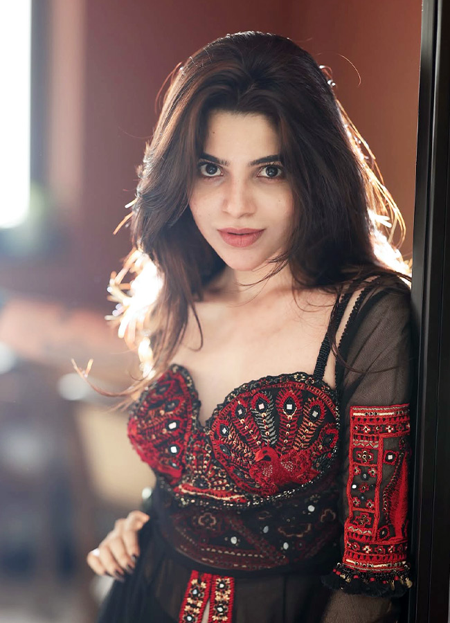 Divyabharathi_20_2810_29.jpg 10
