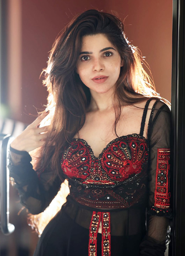 Divyabharathi_20_2812_29.jpg 12