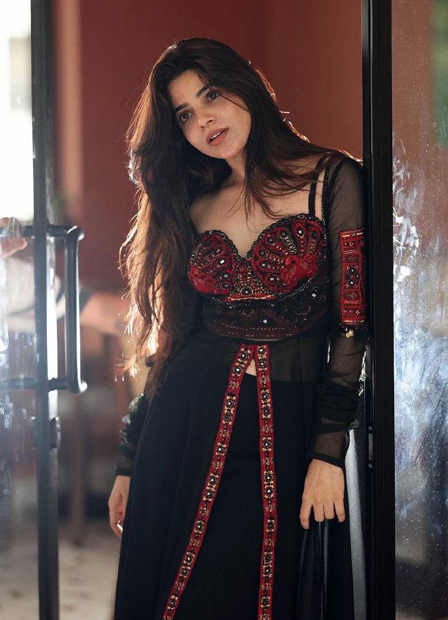 Divyabharathi_20_283_29.jpg 3