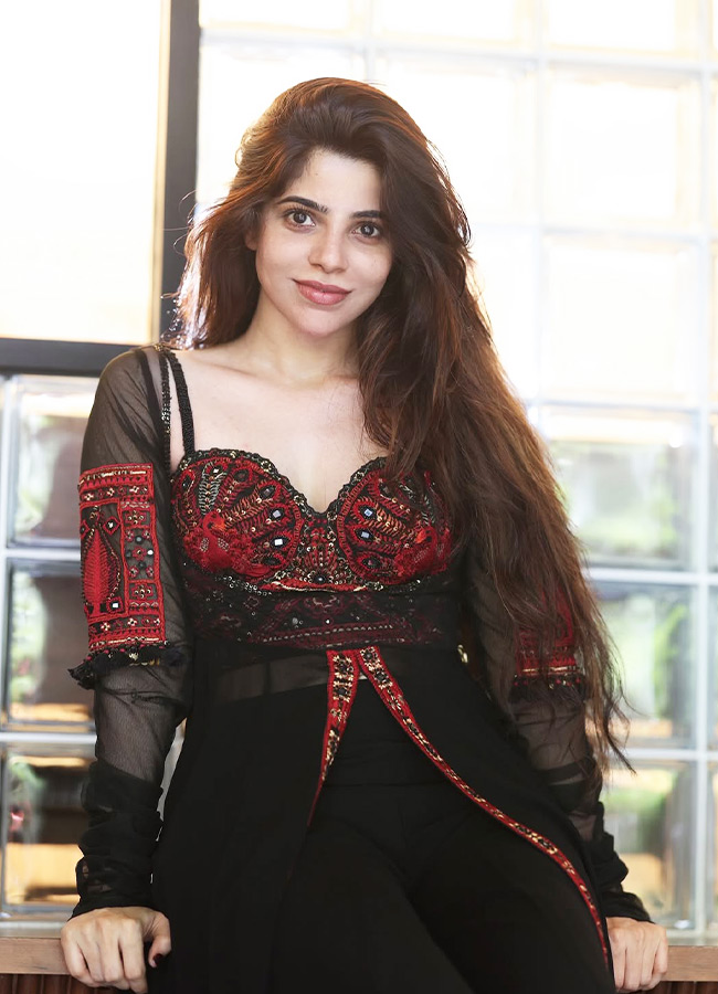 Divyabharathi_20_286_29.jpg 6