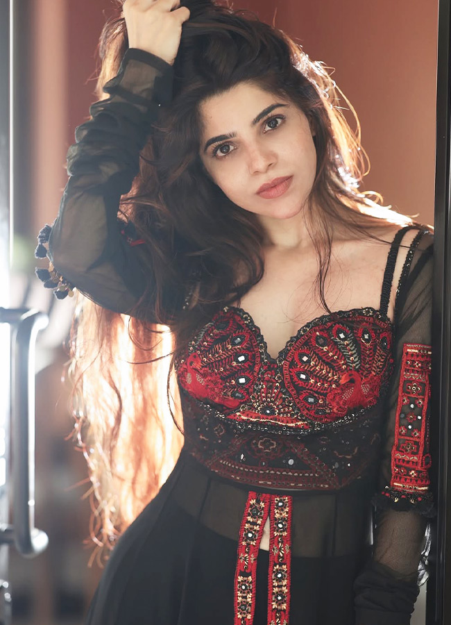 Divyabharathi_20_288_29.jpg 8