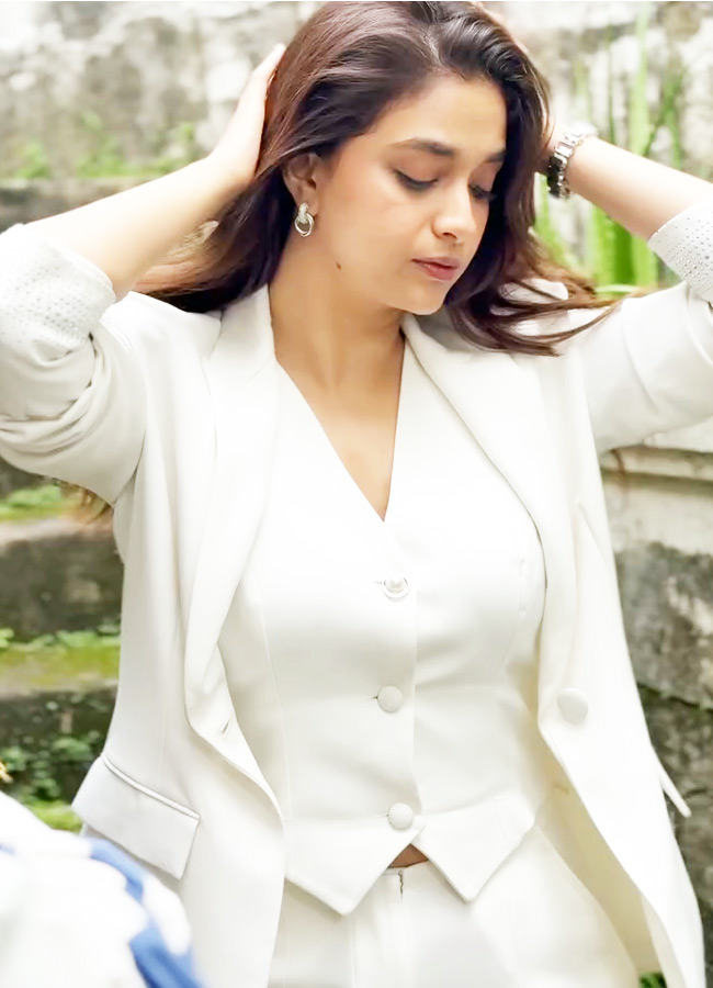 Keerthy_20Suresh_20_283_29.jpg 3