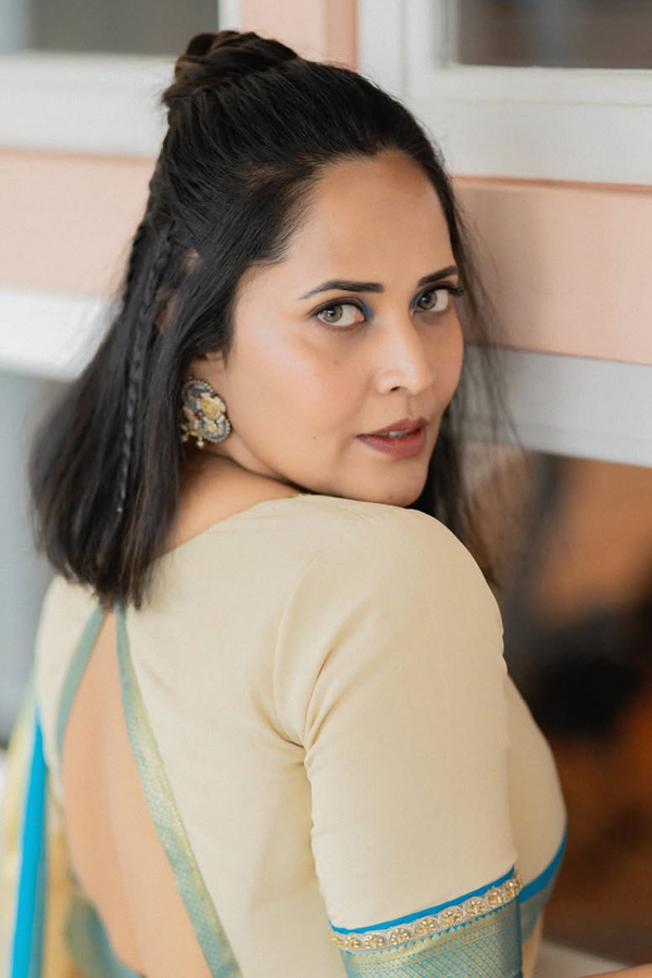 Anchor_20Anasuya_20Bharadwaj_20Stunning_20Looks_20In_20Saree_20_2812_29.jpg 13