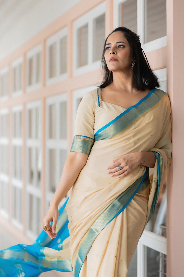 Anchor_20Anasuya_20Bharadwaj_20Stunning_20Looks_20In_20Saree_20_283_29.jpg 4