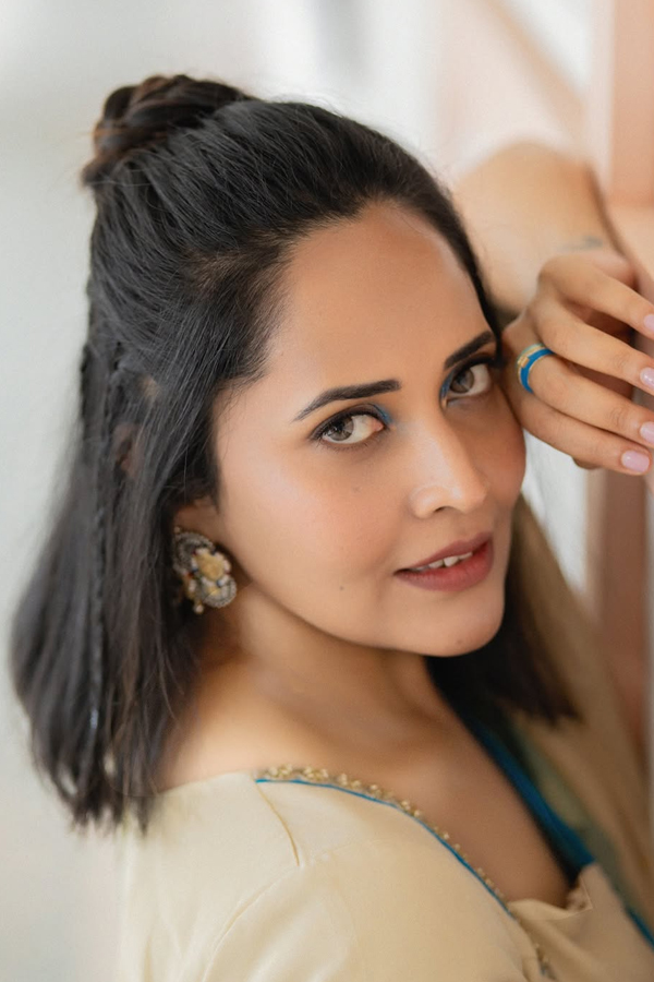 Anchor_20Anasuya_20Bharadwaj_20Stunning_20Looks_20In_20Saree_20_284_29.jpg 5