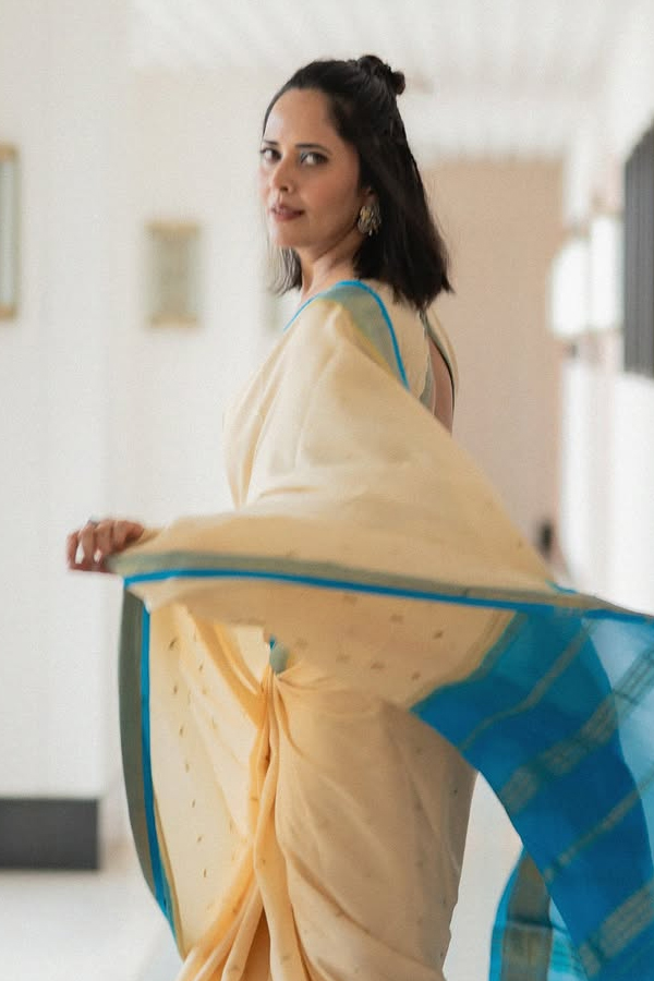 Anchor_20Anasuya_20Bharadwaj_20Stunning_20Looks_20In_20Saree_20_288_29.jpg 9