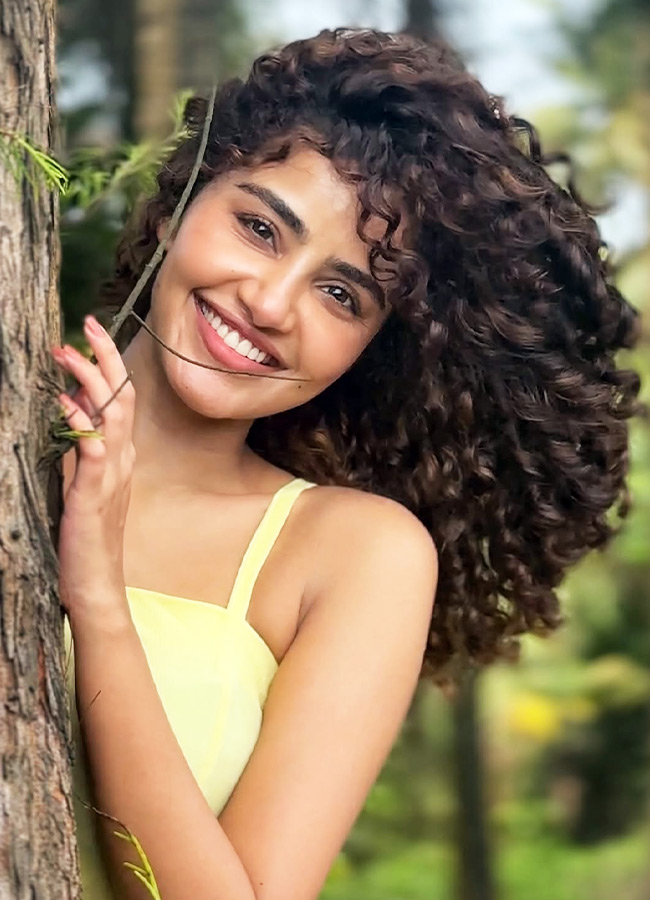 Anupama_20Parameswaran_20_2810_29.jpg 10