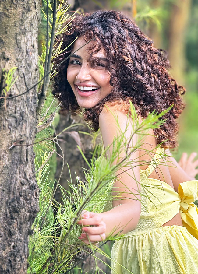 Anupama_20Parameswaran_20_2811_29.jpg 11