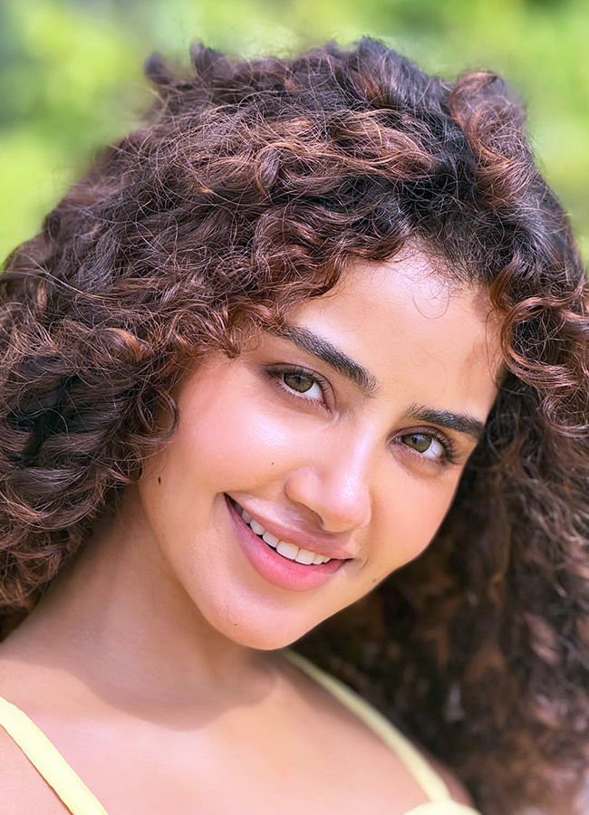 Anupama_20Parameswaran_20_2812_29.jpg 12