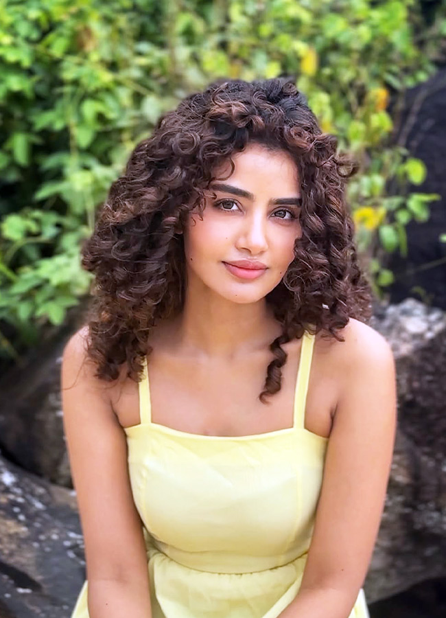 Anupama_20Parameswaran_20_283_29.jpg 3