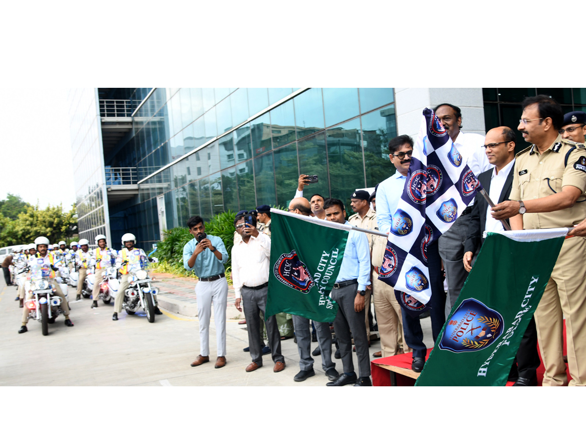 Hyderabad_20Gets_2030_20New_20Traffic_20Patrol_20Bikes_20Photos_20_2813_29.jpg 1