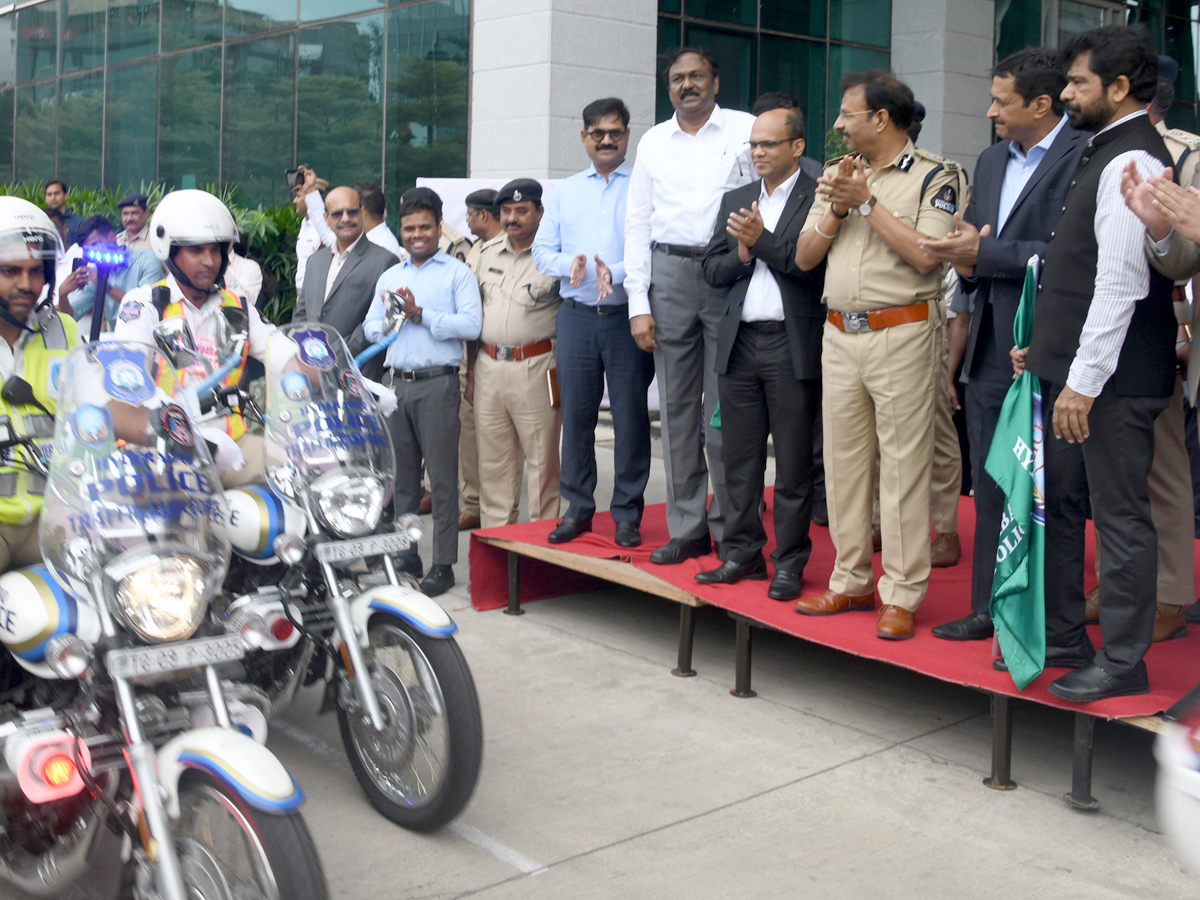 Hyderabad_20Gets_2030_20New_20Traffic_20Patrol_20Bikes_20Photos_20_2815_29.jpg 14