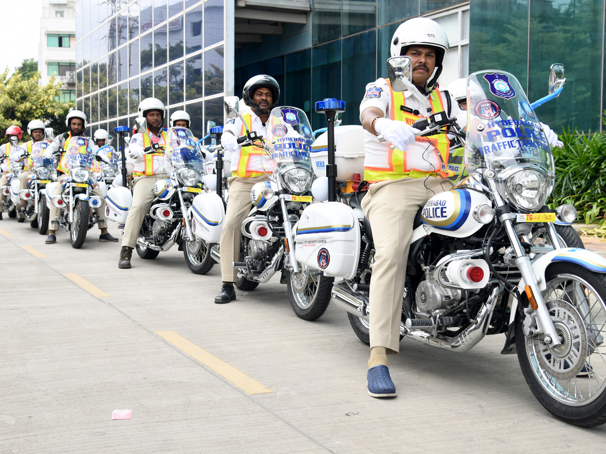 Hyderabad_20Gets_2030_20New_20Traffic_20Patrol_20Bikes_20Photos_20_281_29.jpg 2